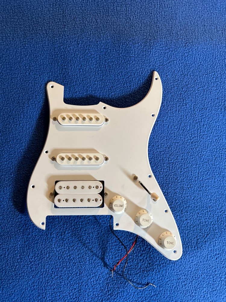 Stratocaster Loaded Pickguard / HSS / Floyd Cut / Gloss White