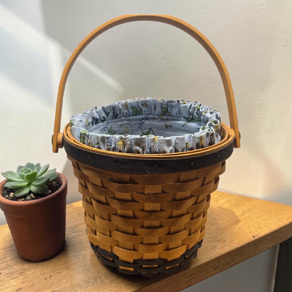 Longaberger basket 1999 Daisy With Material Insert