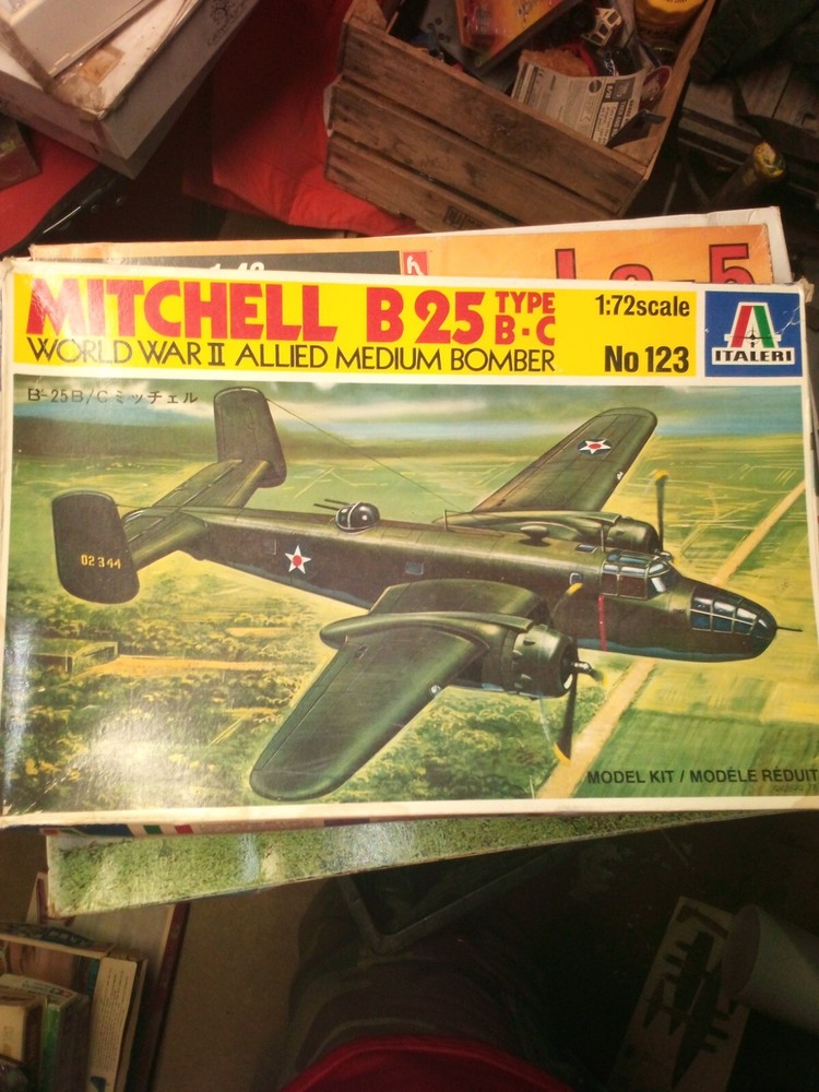 Italeri Mitchell B25 Type B-C World War 2 Allied Medium Bomber Scale 1:72 No 123