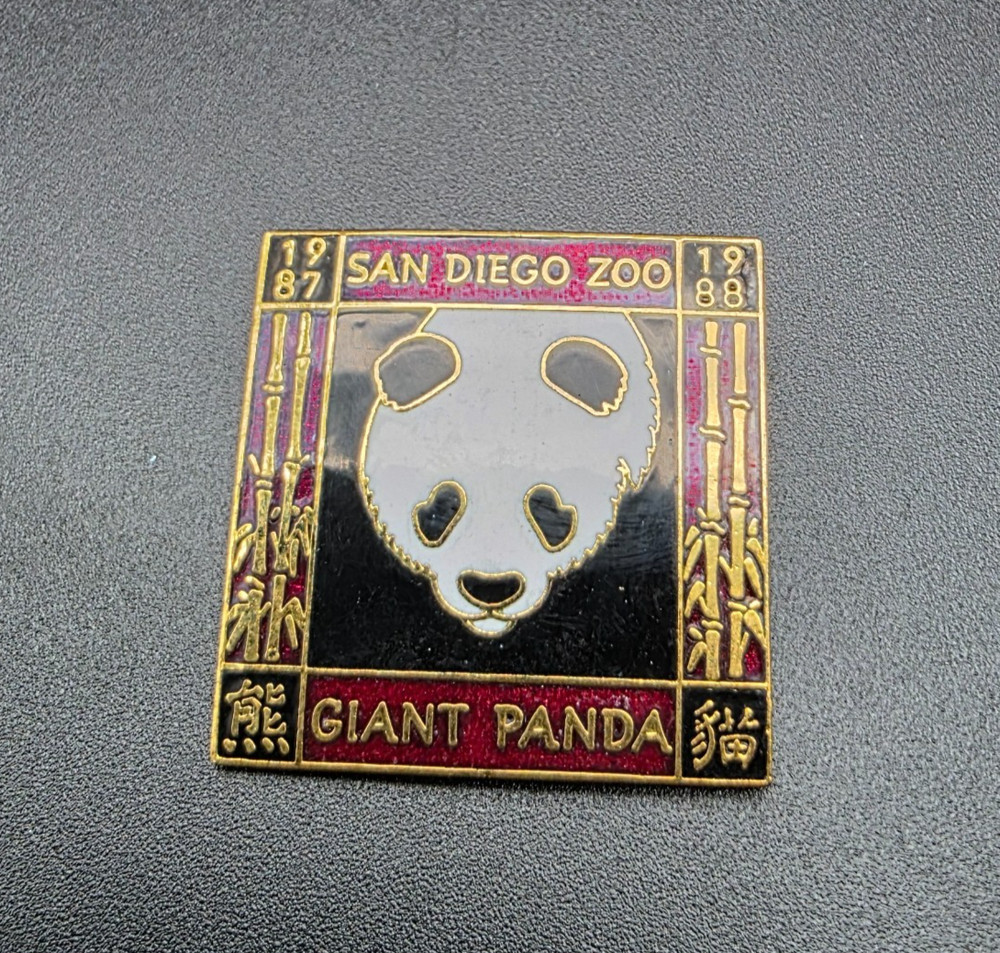 Vintage San Diego Zoo Giant Panda 1987 1988 Souvenir Lapel Pin