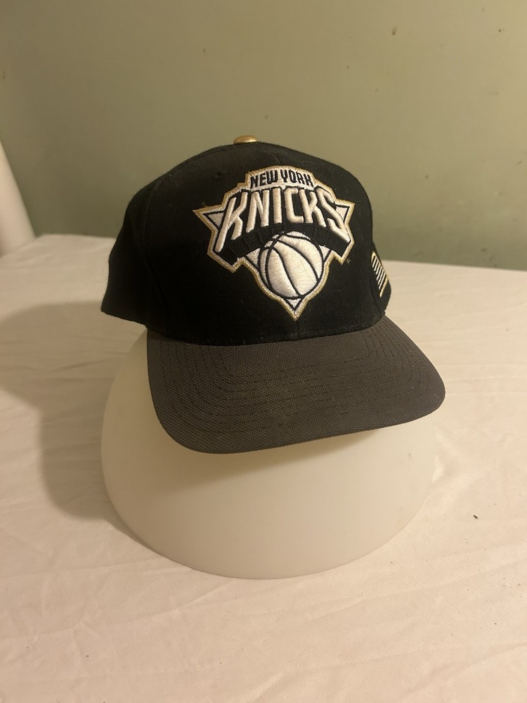 Mitchell & Ness New York Knicks Snapback Hat – Black with Gold Logo