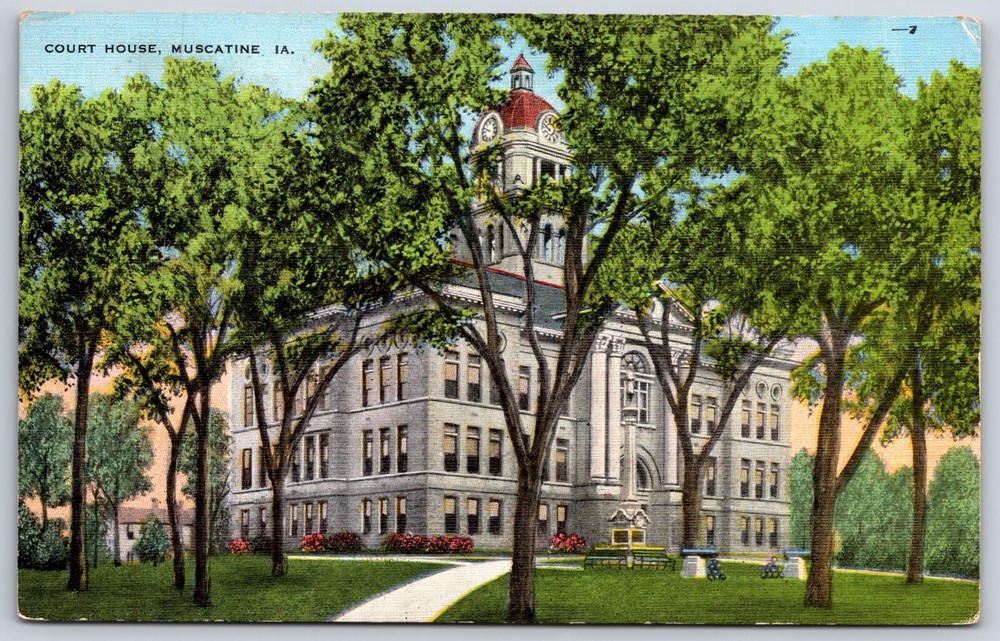 Muscatine Iowa~Court House Bldg Exterior View~EC Kropp Vintage Linen Postcard