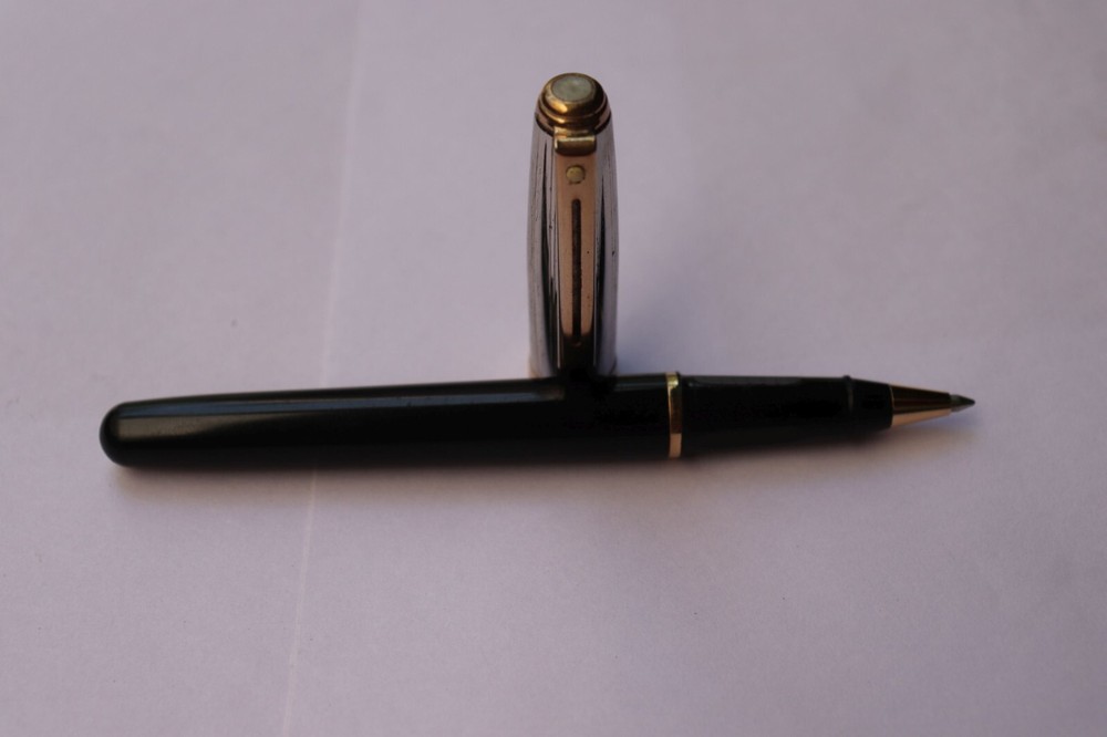 Sheaffer Prelude RollerBall Pen Black lacquer body Golden Trim