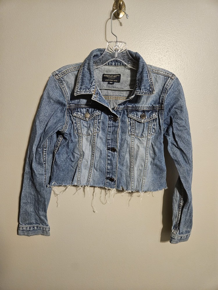 American Eagle Womens denim cropped distressed Jean jacket Size Small