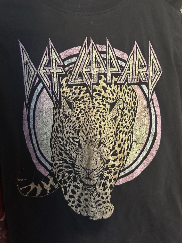 Vintage Def Leopard Small Black Short Sleeve Graphic Band Tee Music Rock Y2K 90s