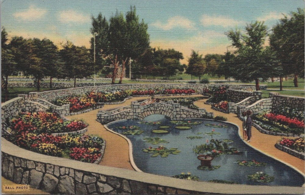 Sunken Garden Cahoon Park Roswell, New Mexico c 1930's Linen Postcard NM