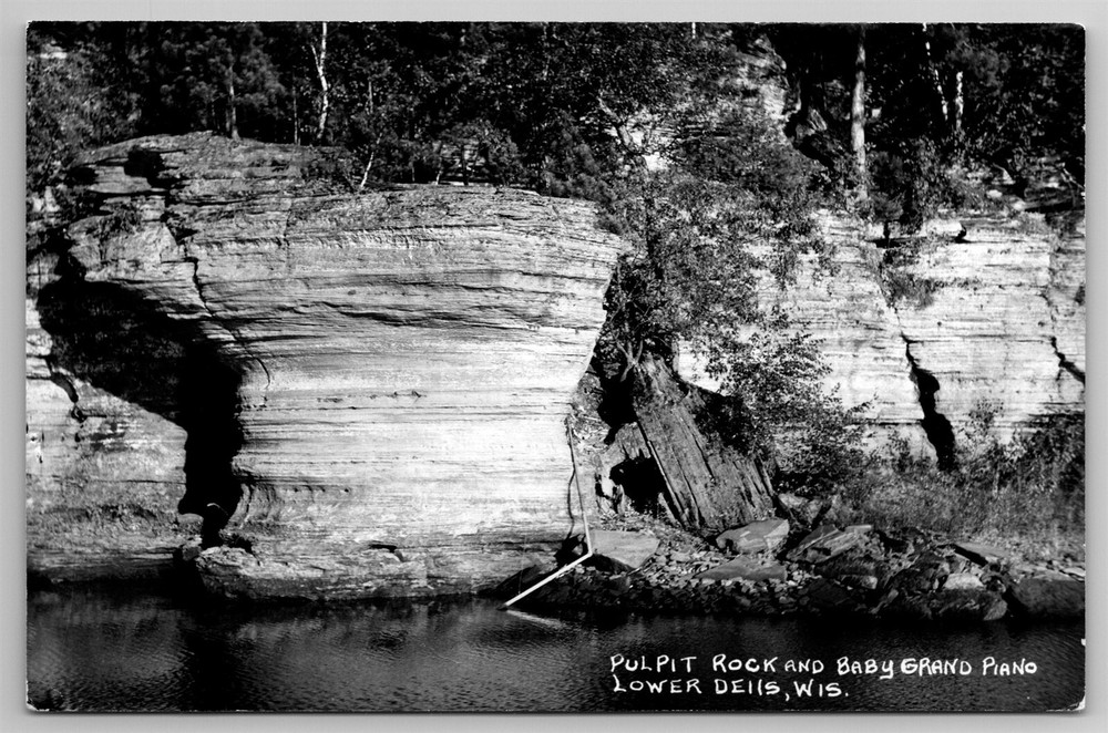 Pulpit Rock & Baby Grand Piano Wisconsin Lower Dells WI C1950 RPPC Postcard J18
