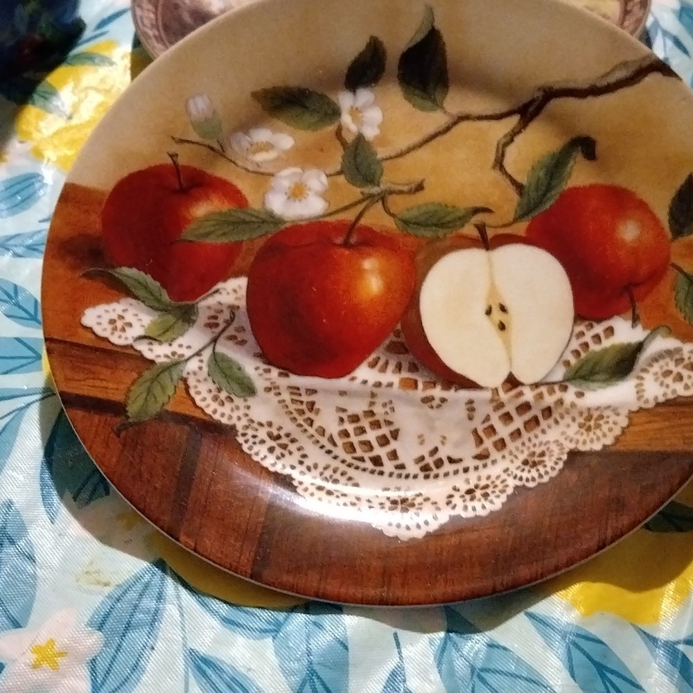 Apple Fruit Ceramic Decorative Plate Multicolor Round Glossy China