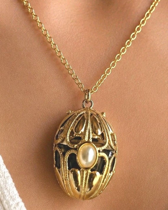 Vintage Avon Perfume Locket Bottle Egg Scroll Ornate Gold Tone Long Necklace 34'