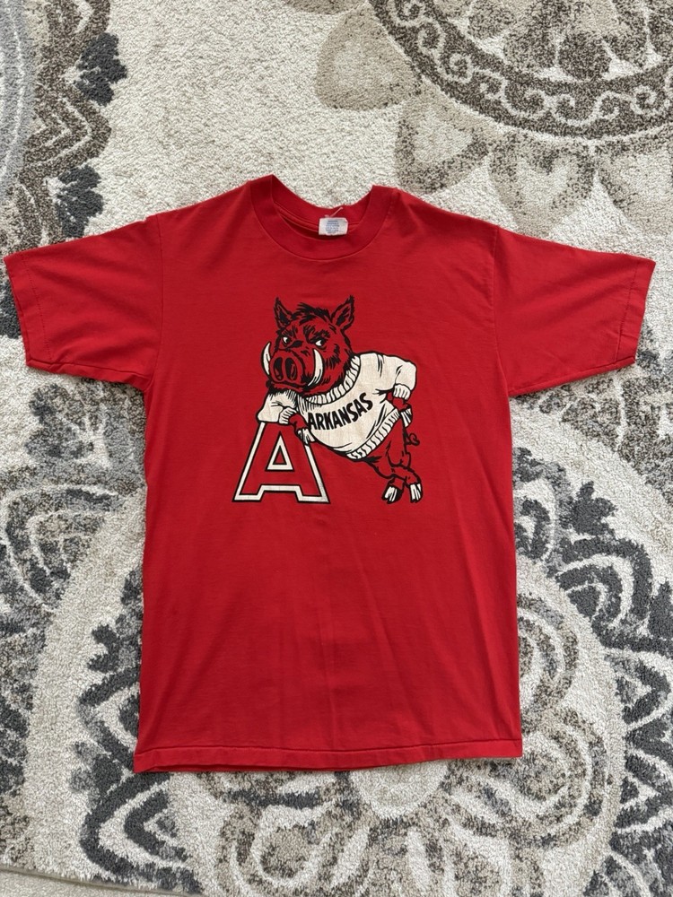 Vintage 80s/90s Single Stitch Arkansas Razorbacks College Red Graphic Tee.