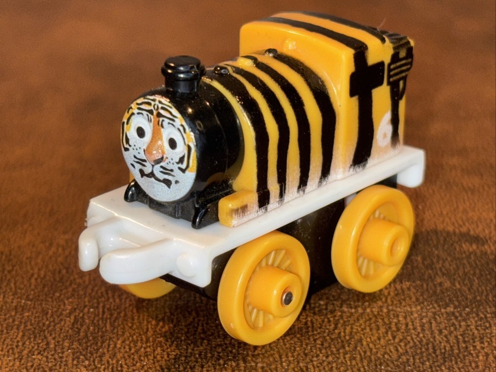 Thomas TrackMaster Small Push Along Die-Cast PVC Train Percy K16D