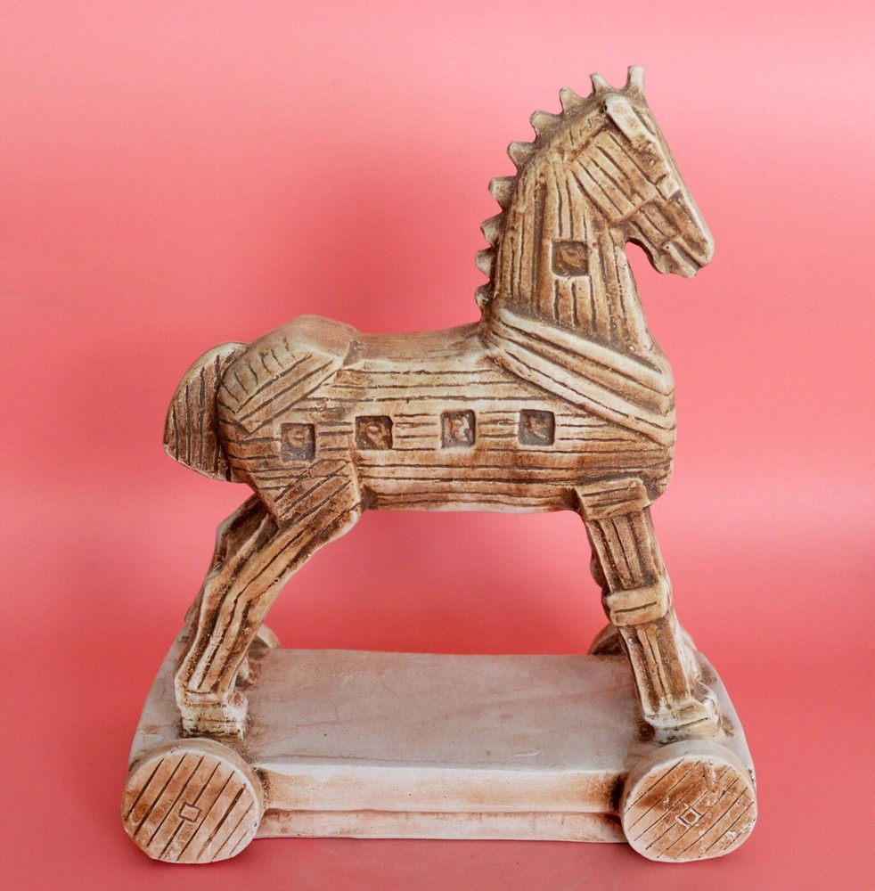 Trojan horse statue sculpture - Greek Mythology - Homer iliad - Odysseas