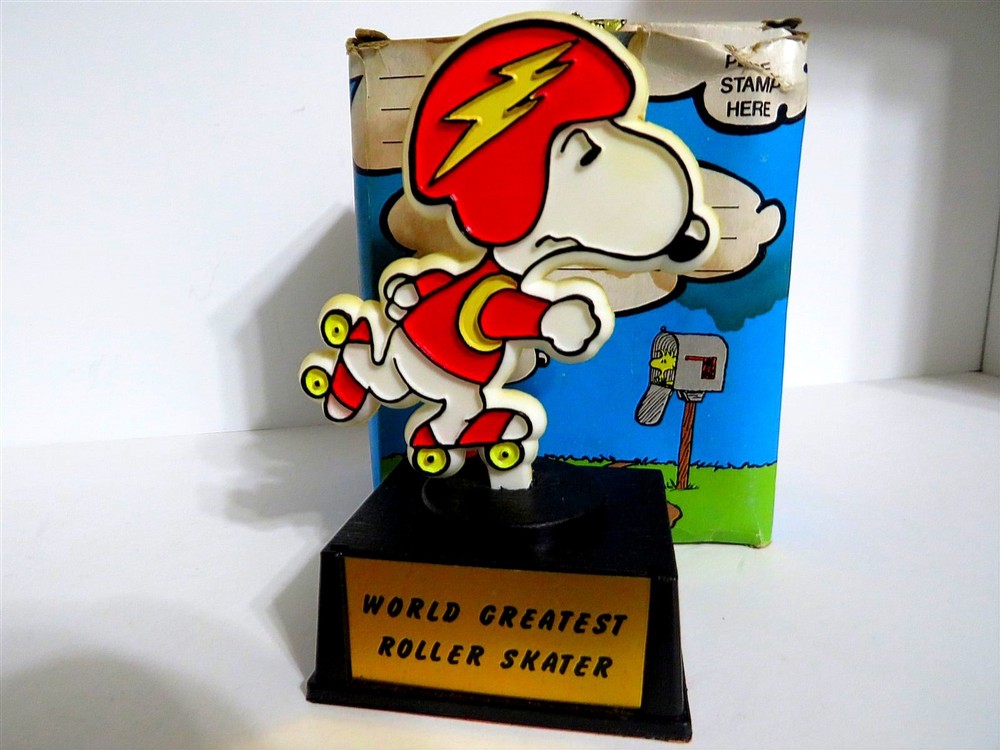 Snoopy Peanuts Charlie Brown Vintage Aviva Trophy Gram Figure Figurine 1972