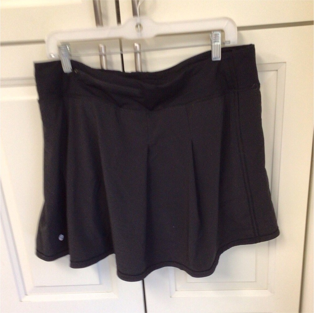 Lululemon Women's Black Athletic Skort Size L Tennis Golf Stretch Pockets