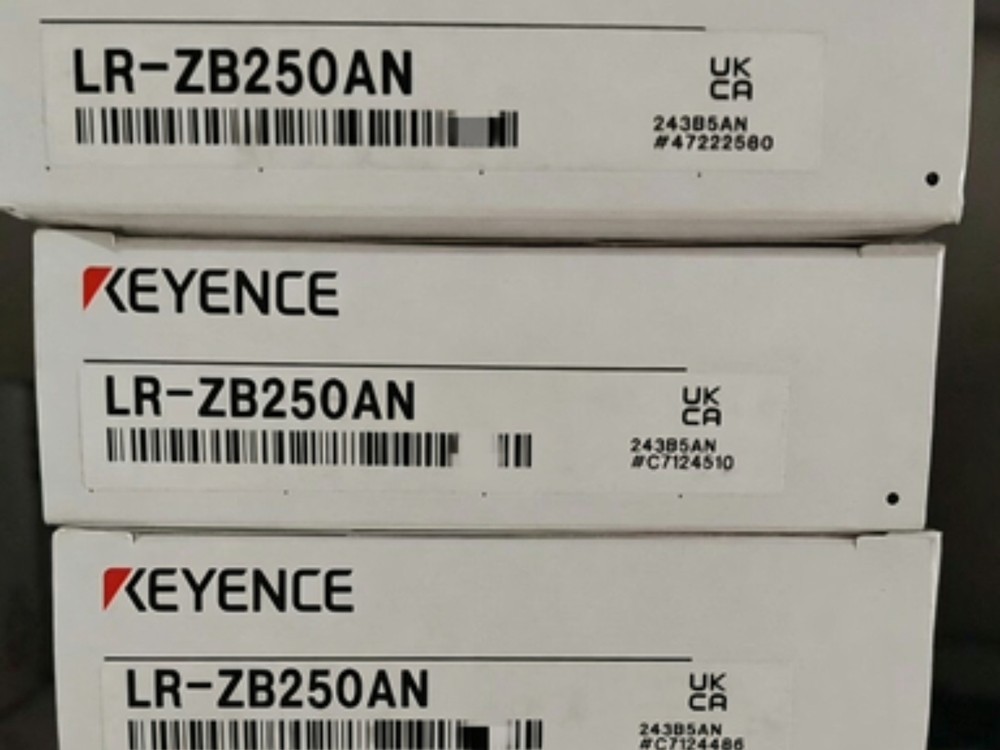 Keyence LR-ZB250AN Laser Sensor brand new