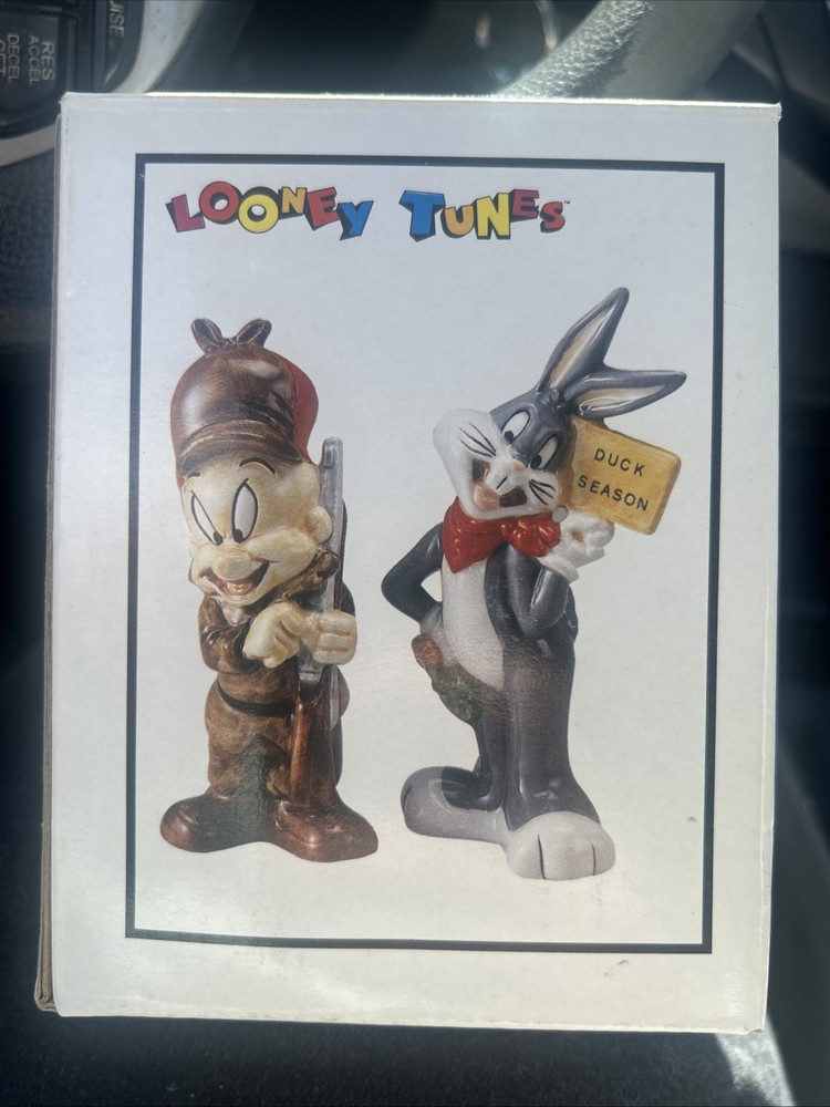 1993 WB Looney Tunes Bugs Bunny Elmer Fudd Salt and Pepper Shakers IOB