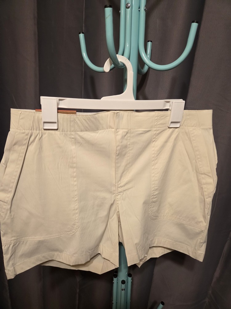 Eddie Bauer Women's 2-way Stretch Cream Hiking Shorts. Sz 4. NWT.        #892