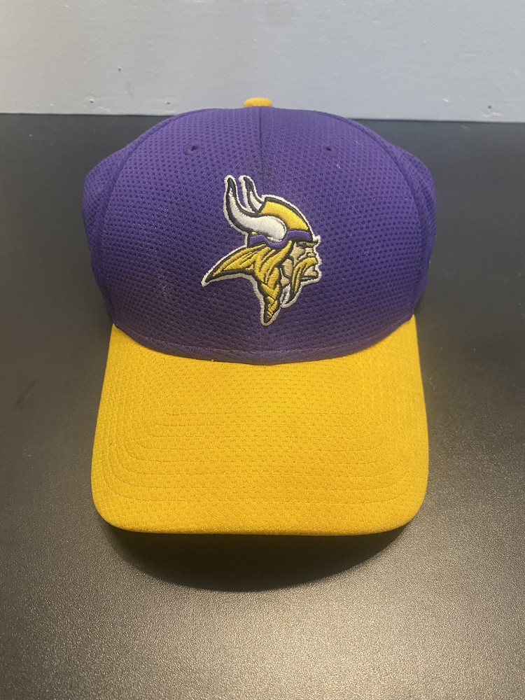 Minnesota Vikings New Era 9FORTY Tech Hat with Team Logo and Velcro Closure