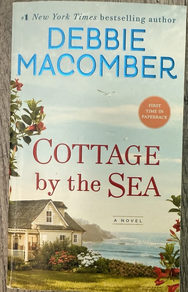 Cottage by the Sea : A Novel by Debbie Macomber (2019, Mass Market)