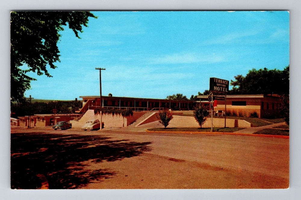 Pierre SD-South Dakota, Terrace Motor Hotel Advertising Antique Vintage Postcard