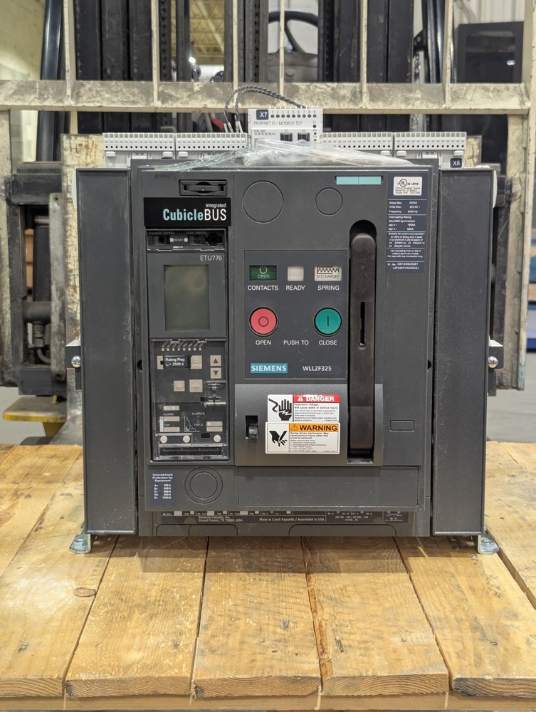NEW SIEMENS CUBICLE BUS WLL2F325 2500 TRIP ETU776 UNIT  3 POLE CIRCUIT BREAKER