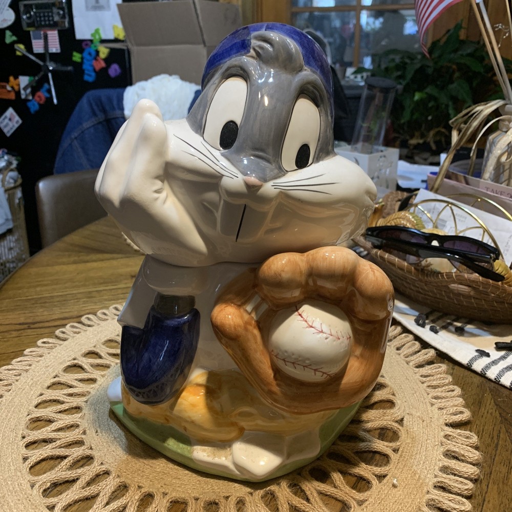 Vintage 1993 Warner Brothers Ceramic Looney Tunes BUGS BUNNY Baseball Cookie Jar