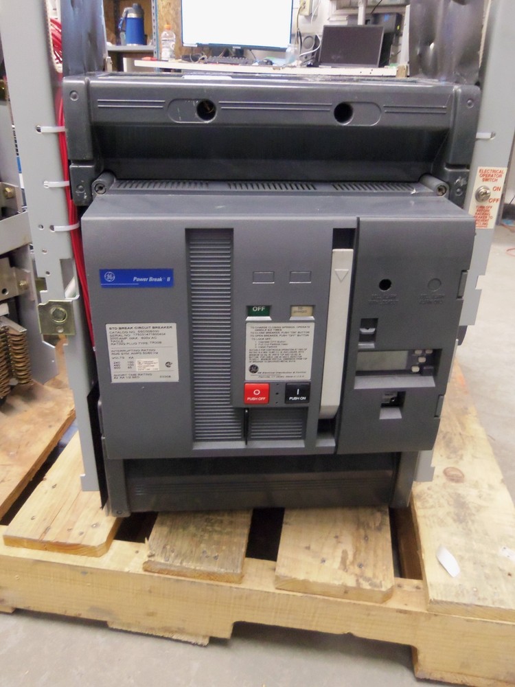 GE PowerBreak II SSD SSD30B330 3 Pole 3000 Amp 600v Circuit Breaker B330LSIG GFI