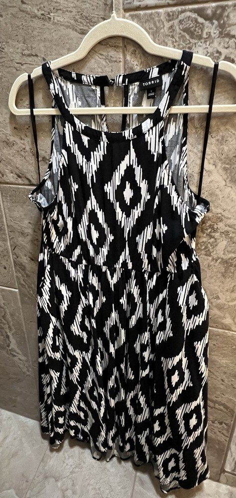 Torrid Size 1 Women’s Harper Black & White Dress