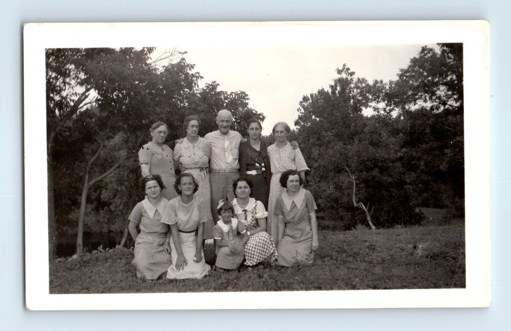 Old Vintage Photo MAN WOMEN AND GIRL STANDING OUTSIDE ANTIQUE SNAPSHOT