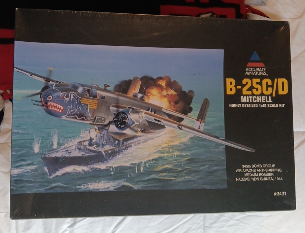 Accurate Miniatures 1/48 B-25C/D Mitchell Model Kit 3431, 1999 - New-image