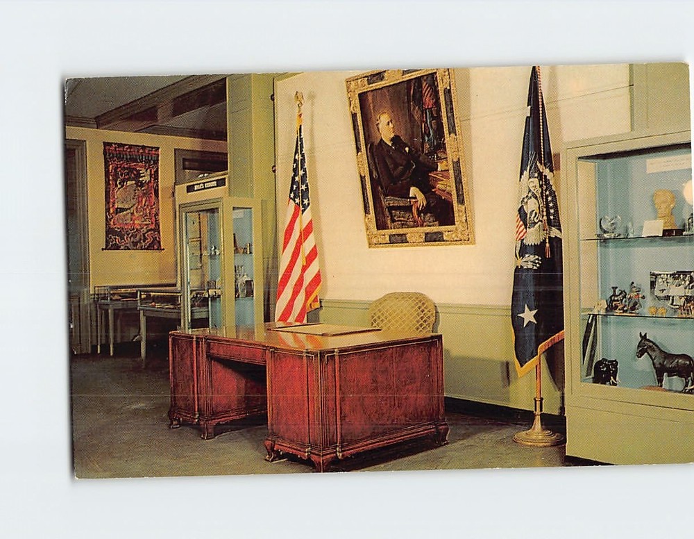 Postcard The Desk of President Franklin D. Roosevelt FDR Library Hyde Park NY