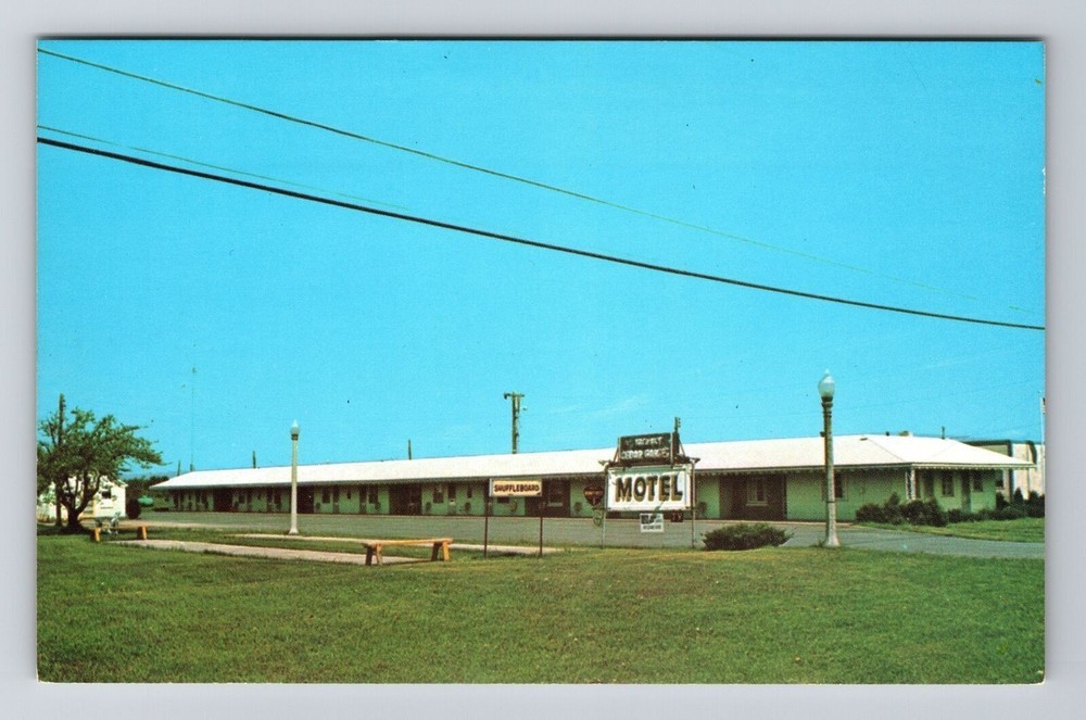 Newberry MI-Michigan, Cedar Gables Motel, Vintage Postcard