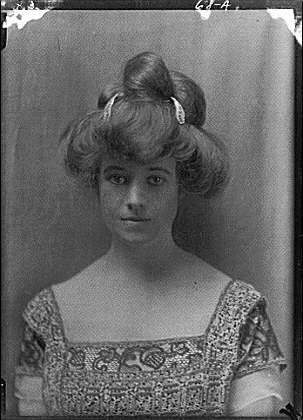 Photo:Oakley Kathryn 1912 Portrait Photograph Woman Studio Bust