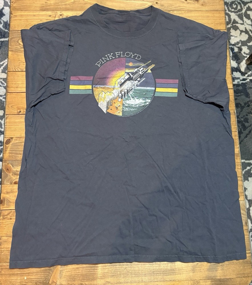 Men’s XL Pink Floyd band tee. Used in good condition.