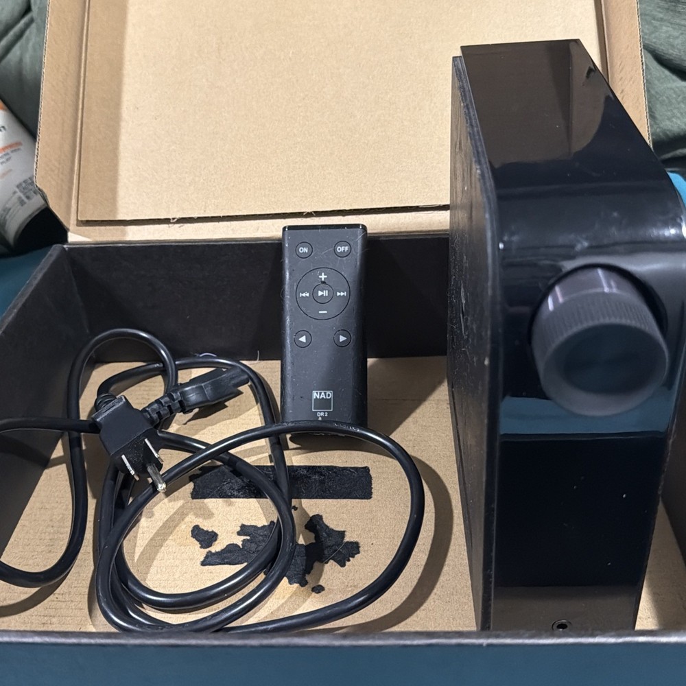 NAD D3020 Hybrid Digital DAC Amplifier With Phono Preamp (With Remote And Box)