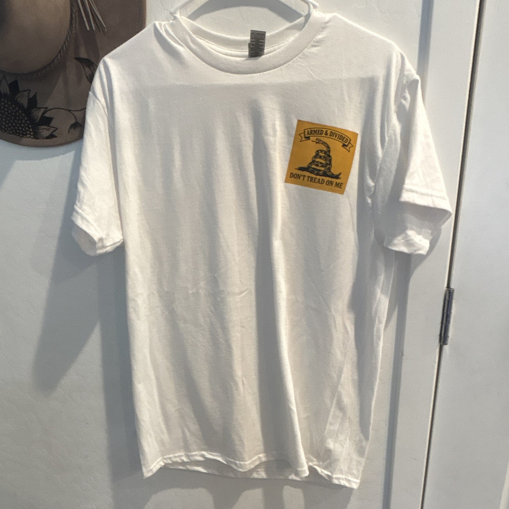 Gildan Heavy Cotton Men's M White Crew Neck Short Sleeve Flag Graphic T-Shirt