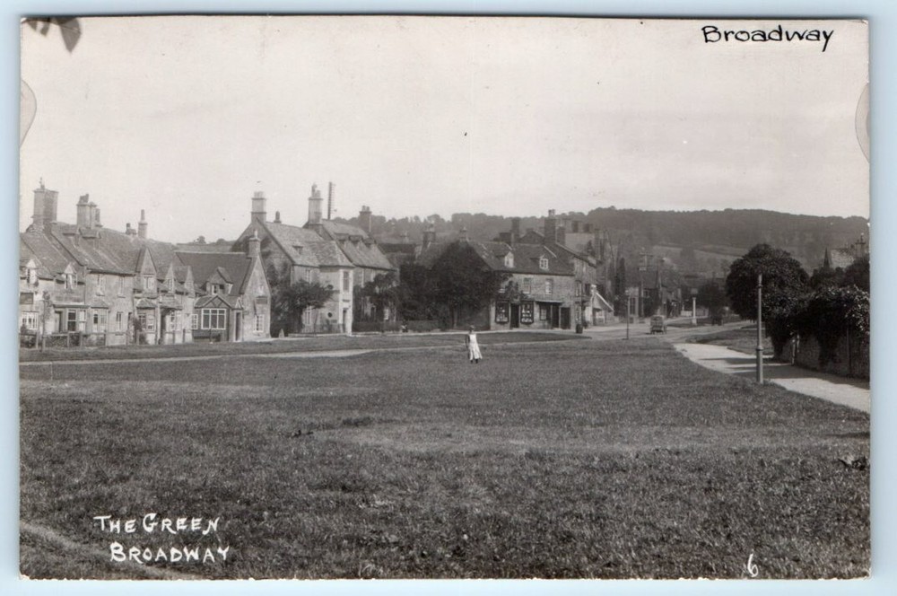RPPC BROADWAY Green WORCESTERSHIRE England UK Postcard