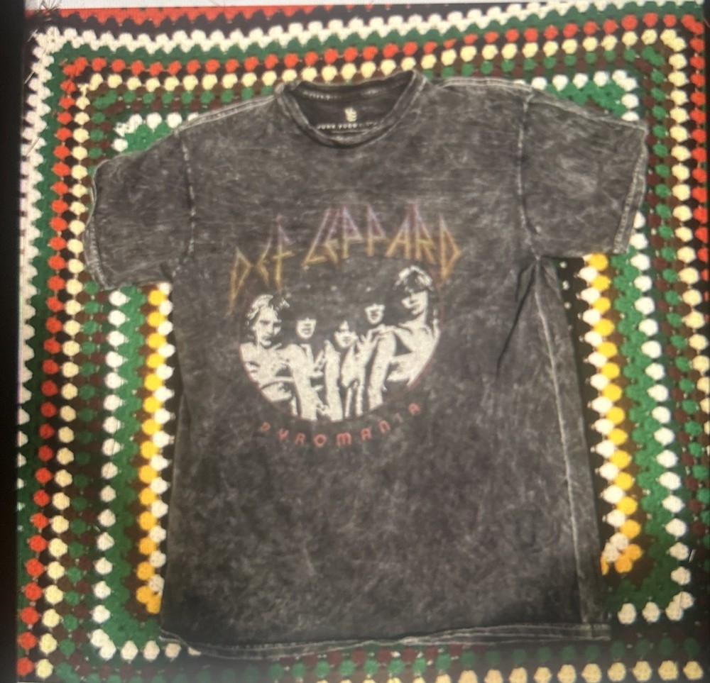 Def Leppard Distressed Graphic Band Tshirt Size Small Black Short Sleeve