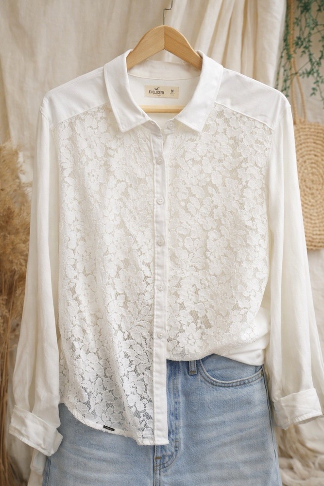 Hollister Lace Button Up Blouse Woman’s M Sheer Floral Romantic Cottagecore top