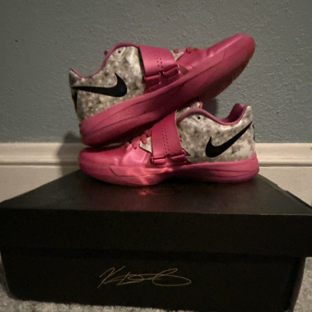 Nike KD 4 Aunt Pearl🌸🌸🌸 size 8 used once with box🚨🚨🚨‼️‼️