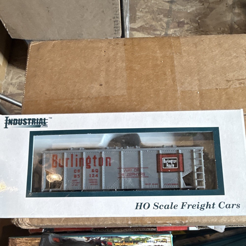 Industrial Rail Burlington Route HO Freight Car Gray/Red Analog DC