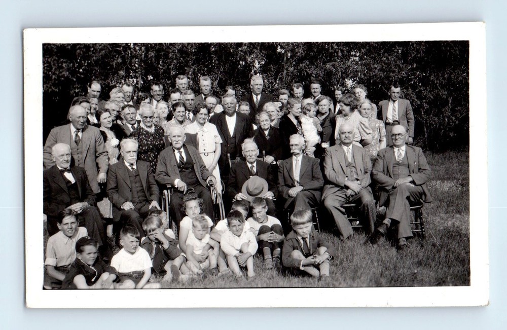 Old Vintage Photo MEN WOMEN BOYS GIRLS FAMILY REUNION GROUP PICTURE SNAPSHOT