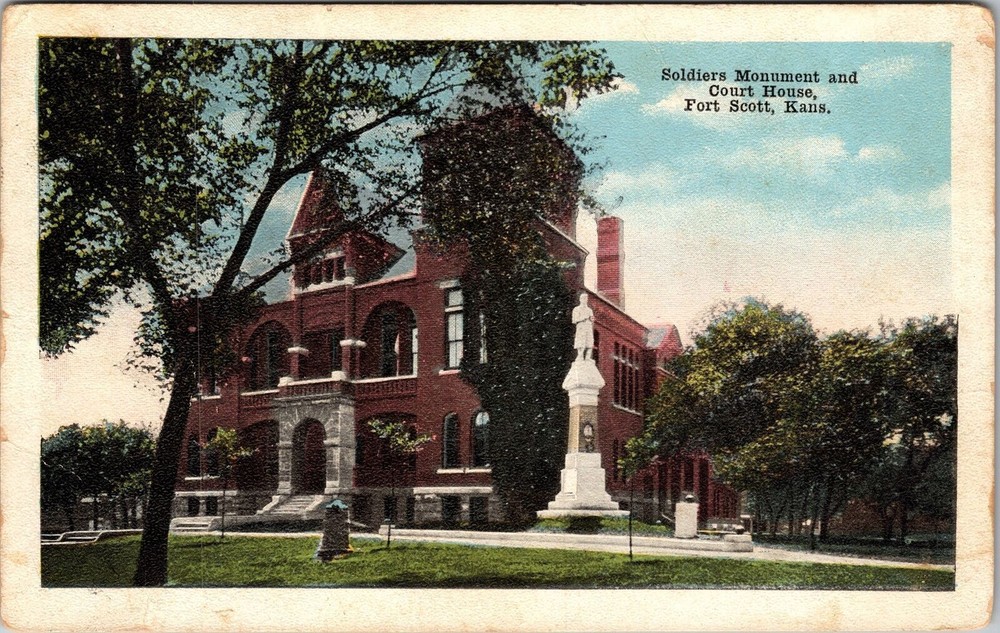 Fort Scott KS-Kansas, Soldiers Monument & Court House, Vintage Postcard