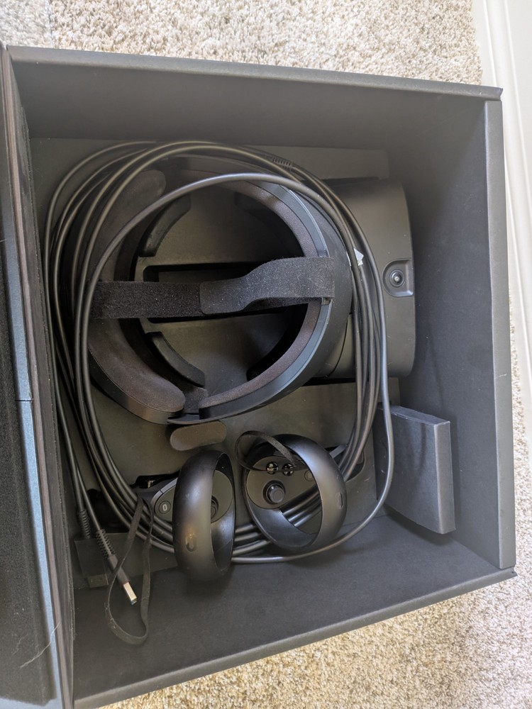 Oculus Rift S PC Powered VR Gaming Headset Controllers FULL KIT