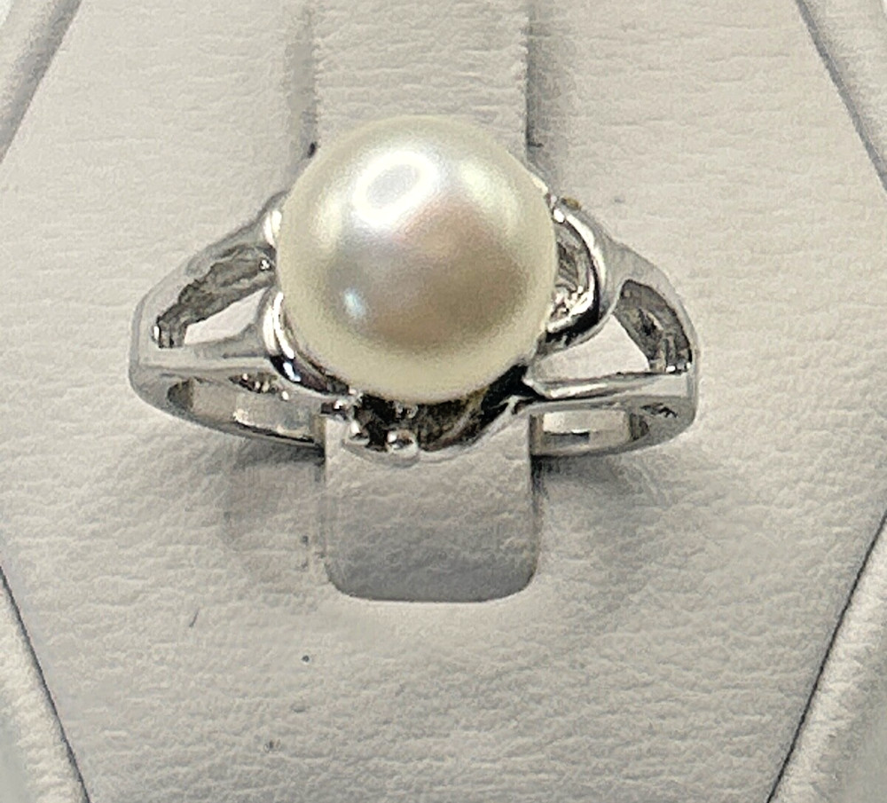 STUNNING .925 Vintage Sterling Silver Estate Ring Size 5 w/Pearl like Stone