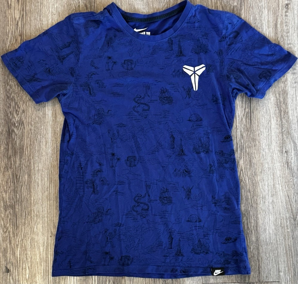 Nike • Men’s Size Small • Kobe Bryant Black Mamba Map Print Tee • Rare Shirt 🏀