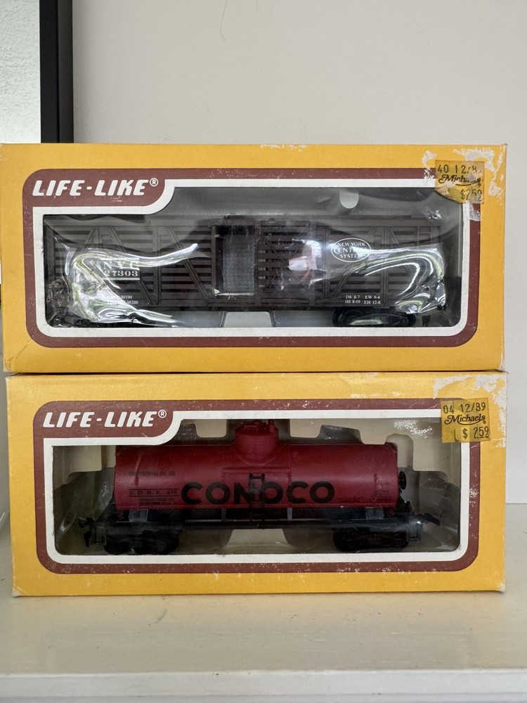 Life-Like 36' Single Dome Tank 8524 Conoco Red & 275 Central System 8461 Cattle