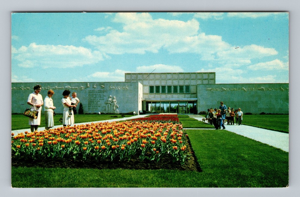 Canada Saskatchewan Regina Museum Of Natural History Standard Vintage Postcard
