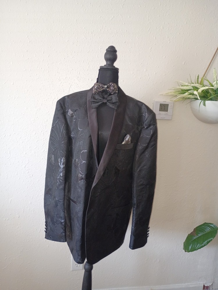 3XL All Black Men's tuxedo coat in excellent condition. Worn only once.