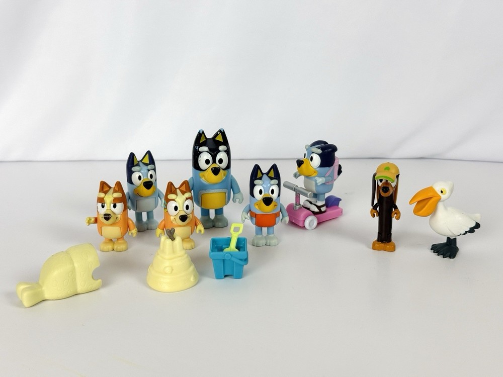 Bluey Lot 8 Figures Bandit Bingo Scooter Snickers Pelican + Beach Accessories